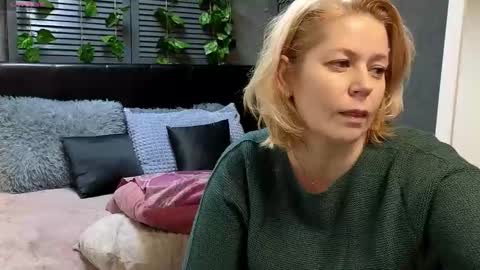 Lora online show from March 1, 2025, 8:02 am