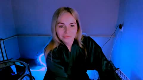 Lora online show from April 9, 2026, 2:22 am