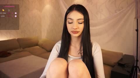 Snapshot of loracopple chatting on October 1, 2025, 8:53 am Anita online show from October 1, 2025, 8:53 am