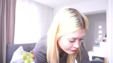 Lora online show from February 17, 2026, 7:38 am