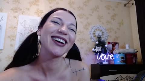 lorameouls online show from December 27, 2024, 2:43 pm