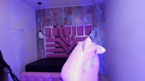 lorem_adams online show from September 10, 2025, 11:10 am