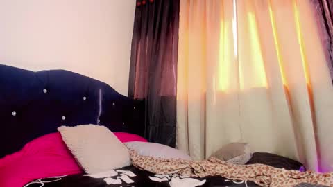 lesly lorena online show from September 28, 2025, 8:36 pm