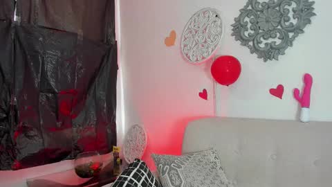 L O R E N online show from February 25, 2025, 1:28 pm