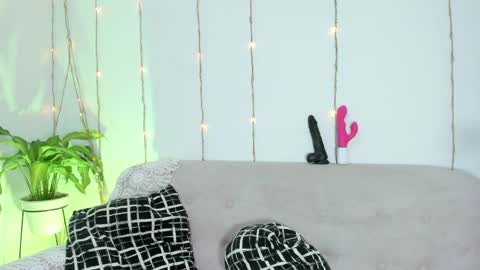 L O R E N online show from April 6, 2026, 9:16 pm