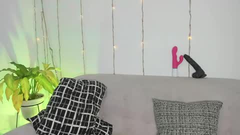 Snapshot of lorens_martin chatting on May 26, 2026, 7:21 pm L O R E N online show from May 26, 2026, 7:21 pm