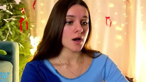 Chloe for Fan BlackHole online show from December 20, 2025, 7:10 pm