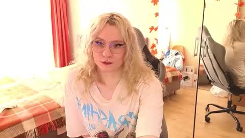 Lori -----------------------------------    online show from October 2, 2025, 1:40 pm