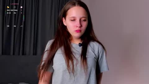 Mia online show from October 31, 2025, 1:23 pm