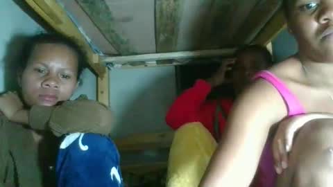 lorienne98 online show from May 16, 2026, 10:52 pm