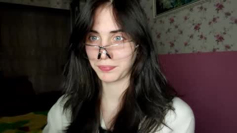 Kira online show from November 23, 2025, 3:34 pm