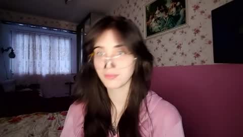 Kira online show from December 5, 2025, 7:17 am