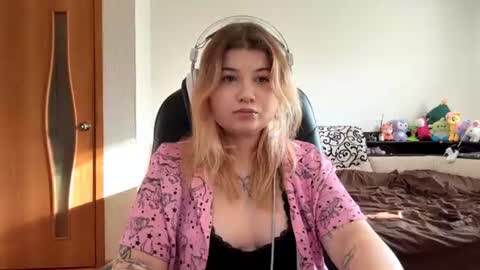 Snapshot of lorrainepurkiss chatting on July 13, 2026, 9:01 am Stasha online show from July 13, 2026, 9:01 am