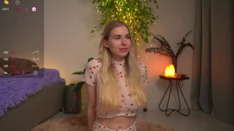 Snapshot of lorrie_love_story chatting on December 10, 2024, 2:28 pm Lorrie online show from December 10, 2024, 2:28 pm