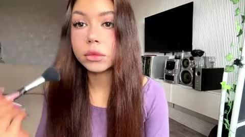 Flora online show from April 5, 2026, 7:05 am