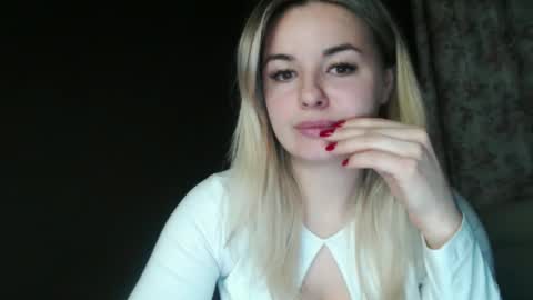 Megane online show from April 13, 2026, 9:42 pm