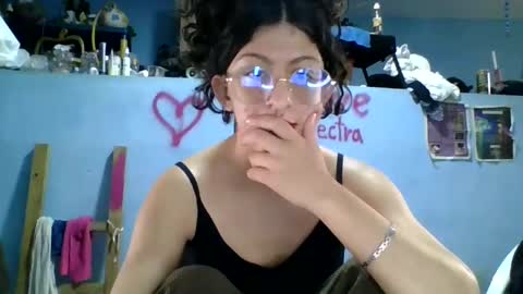 love_electra online show from October 13, 2025, 3:01 pm