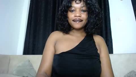 Snapshot of love_niahh chatting on February 17, 2026, 12:07 am niahh online show from February 17, 2026, 12:07 am