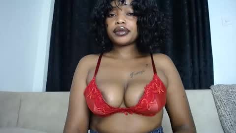 Snapshot of love_niahh chatting on February 20, 2026, 1:02 am niahh online show from February 20, 2026, 1:02 am