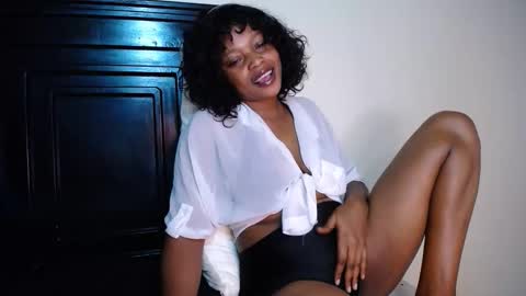 Snapshot of love_niahh chatting on March 12, 2026, 12:55 pm niahh online show from March 12, 2026, 12:55 pm