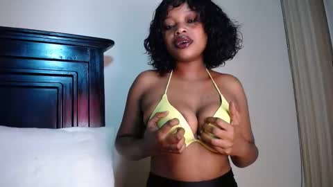 Snapshot of love_niahh chatting on March 13, 2026, 2:18 am niahh online show from March 13, 2026, 2:18 am