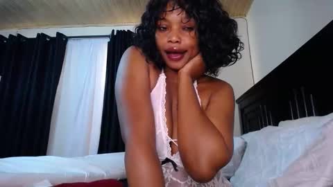 Snapshot of love_niahh chatting on March 27, 2026, 12:05 pm niahh online show from March 27, 2026, 12:05 pm