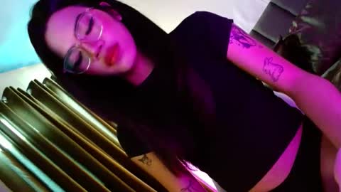 Seren online show from November 8, 2025, 5:07 am