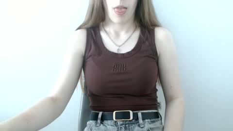 Snapshot of love_vivian chatting on June 19, 2026, 12:09 pm Vivian online show from June 19, 2026, 12:09 pm