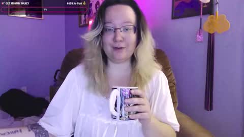 love_you_julia online show from November 25, 2025, 7:25 pm