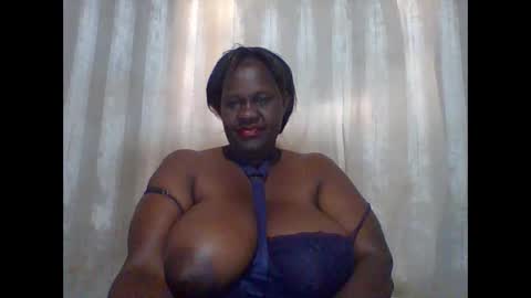 Snapshot of lovebigmelon chatting on December 10, 2024, 7:05 am Lynn online show from December 10, 2024, 7:05 am