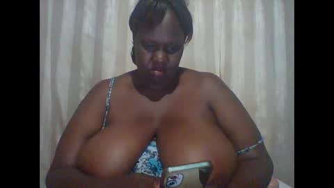 Snapshot of lovebigmelon chatting on December 13, 2024, 12:53 am Lynn online show from December 13, 2024, 12:53 am