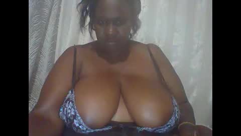 Snapshot of lovebigmelon chatting on February 28, 2025, 3:59 pm Lynn online show from February 28, 2025, 3:59 pm