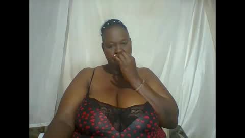 Lynn online show from November 13, 2025, 4:22 am