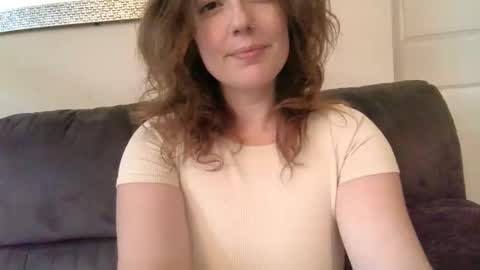 Connie Rae online show from November 21, 2025, 3:49 am