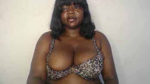 Snapshot of lovecumsluttie chatting on October 5, 2025, 7:34 pm mila online show from October 5, 2025, 7:34 pm