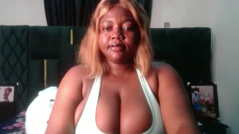 Snapshot of lovecumsluttie chatting on November 17, 2025, 7:19 pm mila online show from November 17, 2025, 7:19 pm