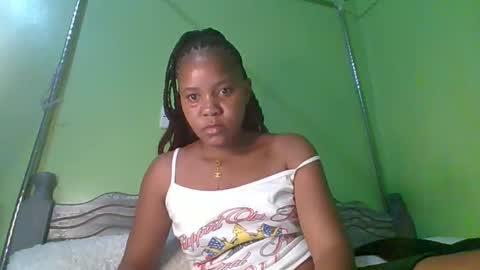 Snapshot of lovegal335 chatting on May 25, 2026, 7:53 pm lovegal335 online show from May 25, 2026, 7:53 pm