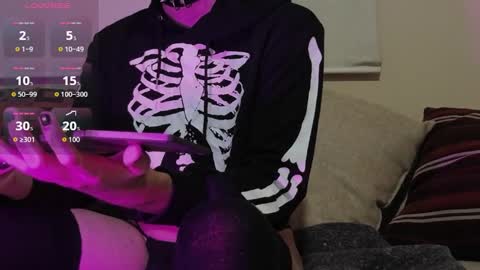 Snapshot of lovelessaiko chatting on October 19, 2025, 4:24 am Aiko online show from October 19, 2025, 4:24 am