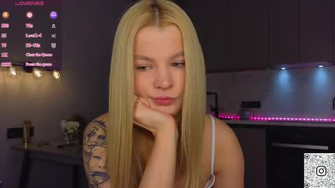 Snapshot of lovely_babyy chatting on May 4, 2026, 3:35 am Jenny online show from May 4, 2026, 3:35 am