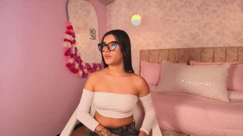 lovely_julls online show from February 11, 2026, 5:18 pm