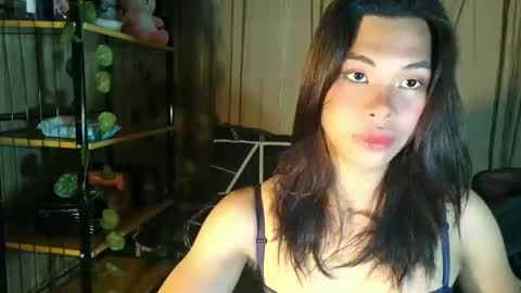 lovely_krizzy online show from February 18, 2026, 11:17 am