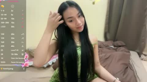 lovely_leah23 online show from May 7, 2026, 5:18 pm