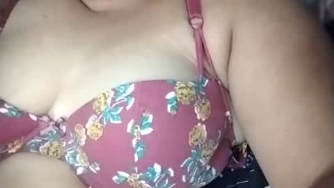 lovely_orchid online show from June 22, 2026, 7:49 am