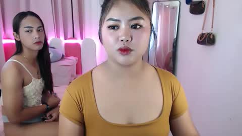 lovely_shine online show from February 25, 2026, 3:27 am