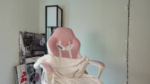 Snapshot of lovelycaroll chatting on February 8, 2025, 11:22 am lovelycaroll online show from February 8, 2025, 11:22 am