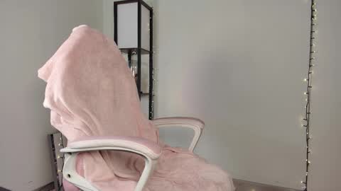 Snapshot of lovelycaroll chatting on February 12, 2025, 9:31 am lovelycaroll online show from February 12, 2025, 9:31 am
