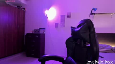 lovely   online show from April 18, 2026, 7:07 pm