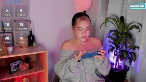 Snapshot of lovelygirl45 chatting on February 24, 2026, 2:09 am Valerie online show from February 24, 2026, 2:09 am