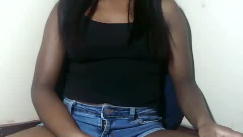 lovelylarra online show from January 17, 2026, 11:08 pm