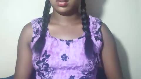 lovelylarra online show from April 2, 2026, 6:44 am